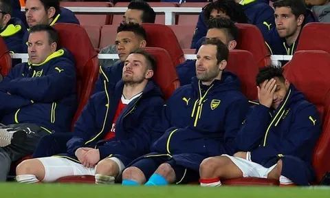 Cech: 'Sanchez không hề cười trên thất bại của Arsenal'