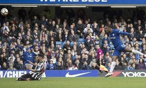 Chấm điểm Chelsea: Batshuayi khiến Conte tạm an lòng