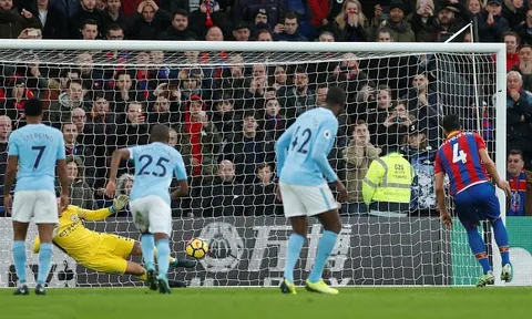 Chấm điểm Man City: May mà có Ederson