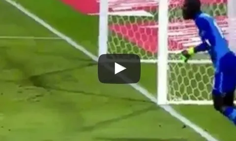Chấn thương vô duyên của thủ môn Senegal, Diallo vs Algeria