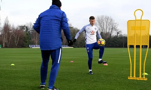 Chân ướt chân ráo đến Chelsea, Barkley đã lao vào tập luyện
