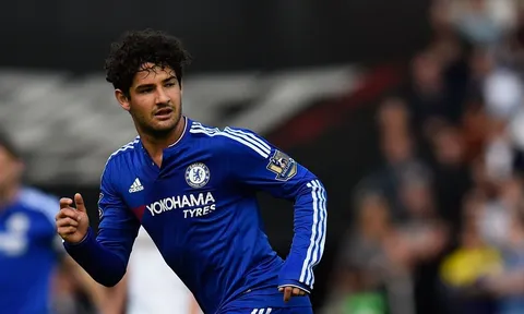 Chelsea 'đứng ngồi không yên' vì phát biểu của Pato