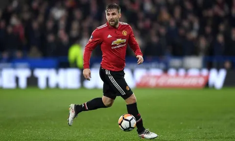 Chelsea "tăm tia" giải thoát Luke Shaw khỏi Old Trafford