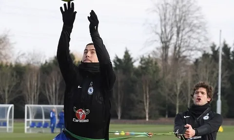 Chelsea tập bài lạ, quyết hạ Man Utd