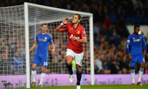 Chicharito khiến người hâm mộ Quỷ đỏ mừng rơn trên mạng xã hội