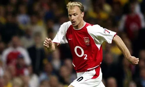 Chiêm ngưỡng Dennis Bergkamp xử lí bóng một chạm