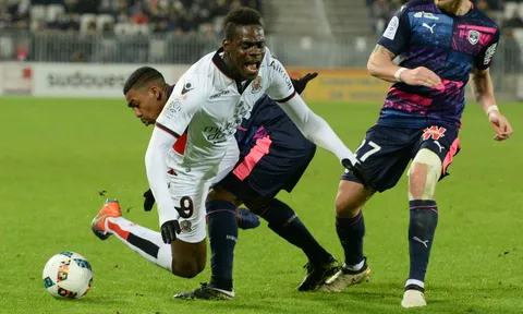CHÍNH THỨC: Balotelli trả giá vì chơi xấu