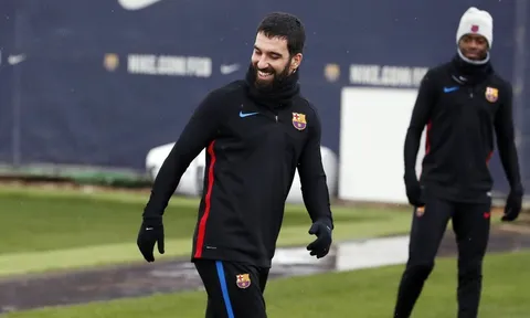 CHÍNH THỨC: Barcelona chia tay cầu thủ đầu tiên trong mùa Đông