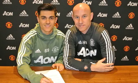 CHÍNH THỨC: Man Utd đón tiền vệ tân binh