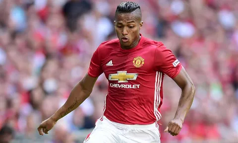 CHÍNH THỨC: Man Utd trói chân "máy chạy" thêm 1 năm