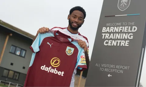 CHÍNH THỨC: Ngựa ô Burnley có tân binh từ Tottenham