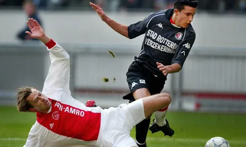 CHÍNH THỨC: Robin van Persie về lại Hà Lan