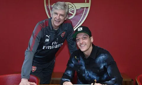 CHÍNH THỨC: Sau tất cả, chỉ Mesut Ozil ở lại chèo lái Arsenal