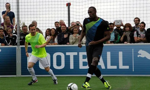 CHÍNH THỨC: Tia chớp Usain Bolt trở thành ngôi sao bóng đá
