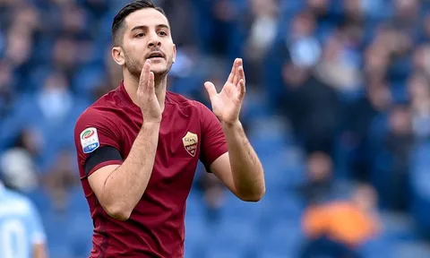 Chưa xong Lindelof, M.U lại chi đậm cho trung vệ Roma