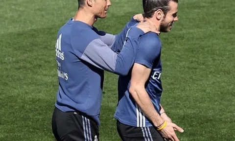 Chùm ảnh: Bale thích thú khi được Ronaldo đích thân massage