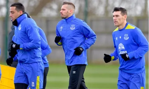 Chùm ảnh buổi tập đầu tiên của Schneiderlin tại Everton