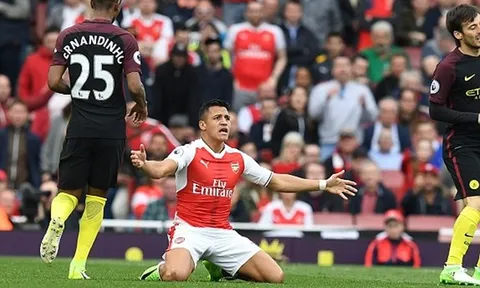 Chùm ảnh: CĐV Arsenal khó hiểu trước đội hình Wenger dùng để đấu Man City