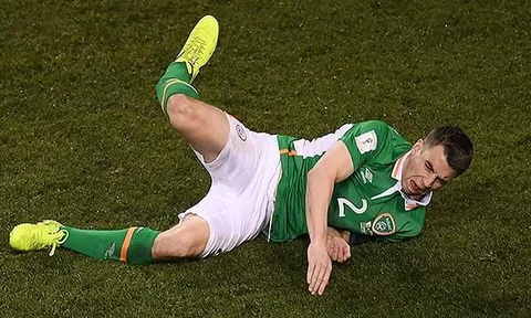 Chùm ảnh: Coleman gãy chân kinh hoàng khi đối đầu Gareth Bale
