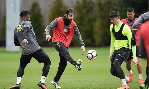 Chùm ảnh: Dàn sao Chelsea "luyện công" vã mồ hôi chờ đại chiến Man Utd