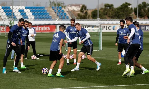 Chùm ảnh: Dàn sao Galacticos đổ bộ về Madrid