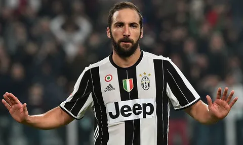 Chùm ảnh: Higuain chia nửa buồn vui trong ngày Juventus hạ gục Napoli