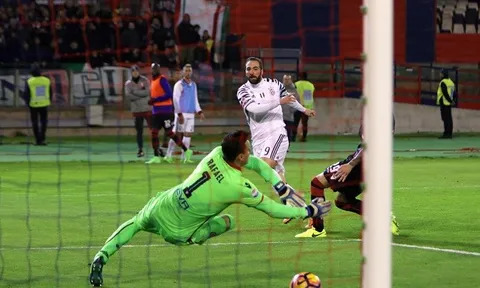 Chùm ảnh: Higuain nổ súng, Juve dễ dàng khuất phục Cagliari