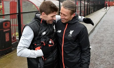 Chùm ảnh: Lucas phấn khích khi được Gerrard trao quyền cầm quân