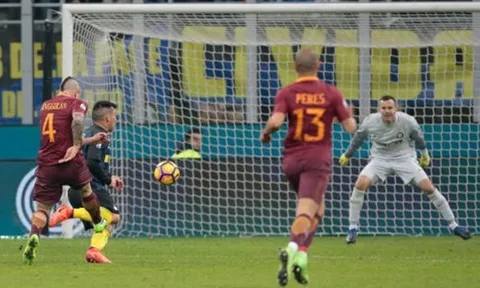 Chùm ảnh: Nainggolan tỏa sáng, Roma nhấn chìm Inter ngay tại Milano