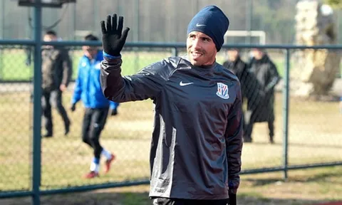Chùm ảnh: Ngày đầu tiên của Tevez tại Shanghai Shenhua