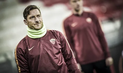 Chùm ảnh: Nụ cười tràn ngập trên sân tập AS Roma