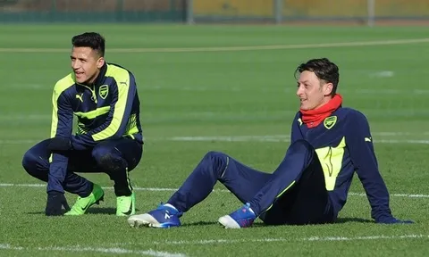 Chùm ảnh: Oezil và Sanchez tươi rói, Arsenal miệt mài trước đại chiến