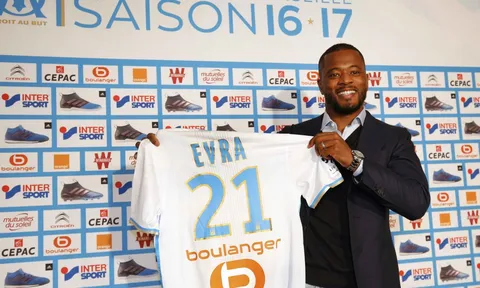 Chùm ảnh: Patrice Evra rạng rỡ ra mắt Marseille