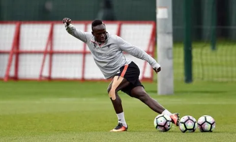 Chùm ảnh: Quyết hạ Burnley, sao Liverpool chăm chỉ luyện Rabona
