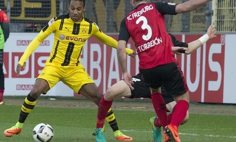 Chùm ảnh: Thắng Freiburg, Dortmund vững vàng top 3