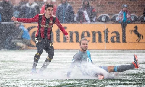 Chùm ảnh: Tuyết rơi trắng xóa ở MLS