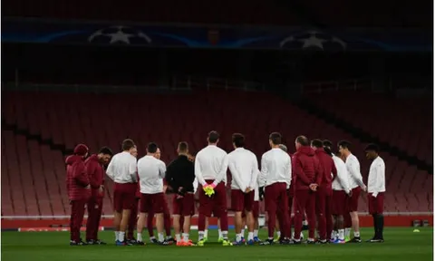 Chùm ảnh: Vé đã trong tay, nhưng Bayern vẫn 'lo sợ' khi đặt chân tới Emirates