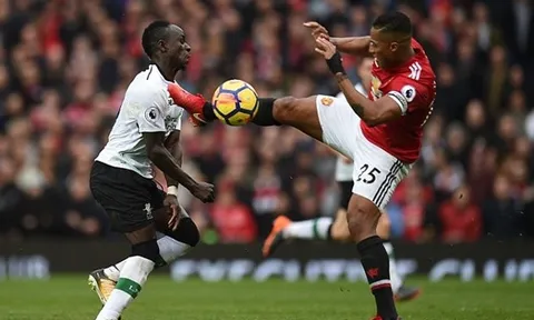 Có đến hai thẻ đỏ cần phải rút ra trong trận derby nước Anh