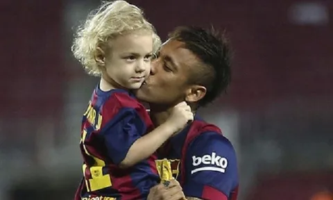 Con trai Neymar hội ngộ Messi, Suarez và Pique 'đệ nhị'