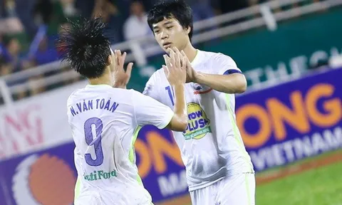 Hồng Duy chấn thương, HAGL trông vào đôi cánh Công Phượng - Văn Toàn?