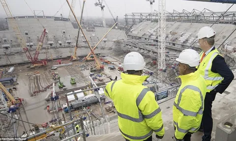 Công trình White Hart Lane mới của Tottenham vẫn còn ngổn ngang