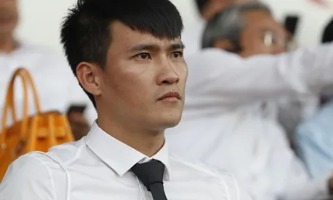 Công Vinh vẫn "hot" nhất ngày đội nhà ra trận