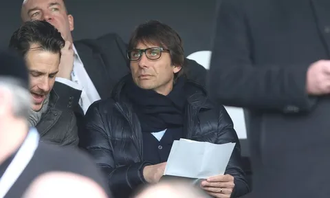 Conte đeo kính, đi 'xem giò' Harry Kane?