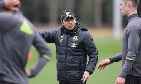Conte nghiêm khắc chỉ đạo, học trò răm rắp nghe theo