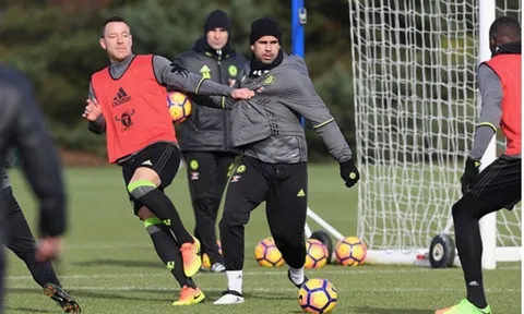 Costa cân cả Terry lẫn Zouma trên sân tập