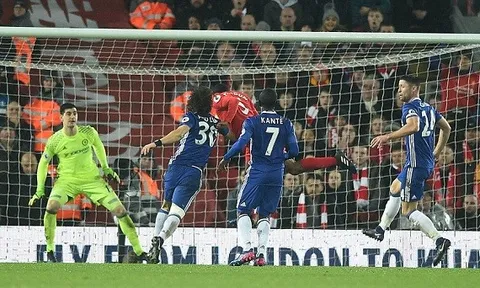 Costa sút hỏng phạt đền, Chelsea chia điểm cay đắng với Liverpool