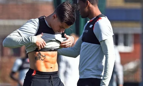 Coutinho khoe 6 múi, Klopp toe toét cười dưới trời nắng nóng