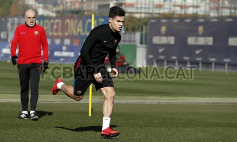 Coutinho lại lủi thủi tập một mình ở Barcelona
