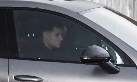 Coutinho lần đầu lộ diện sau tin đồn đến Barcelona
