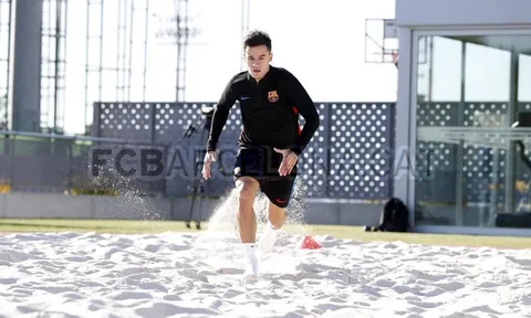 Coutinho lần đầu xỏ giày ra sân tập của Barcelona